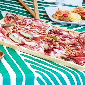 La planche de charcuterie (pour 20 personnes)
